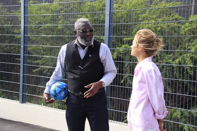 VNW overhandiging voetbal 1